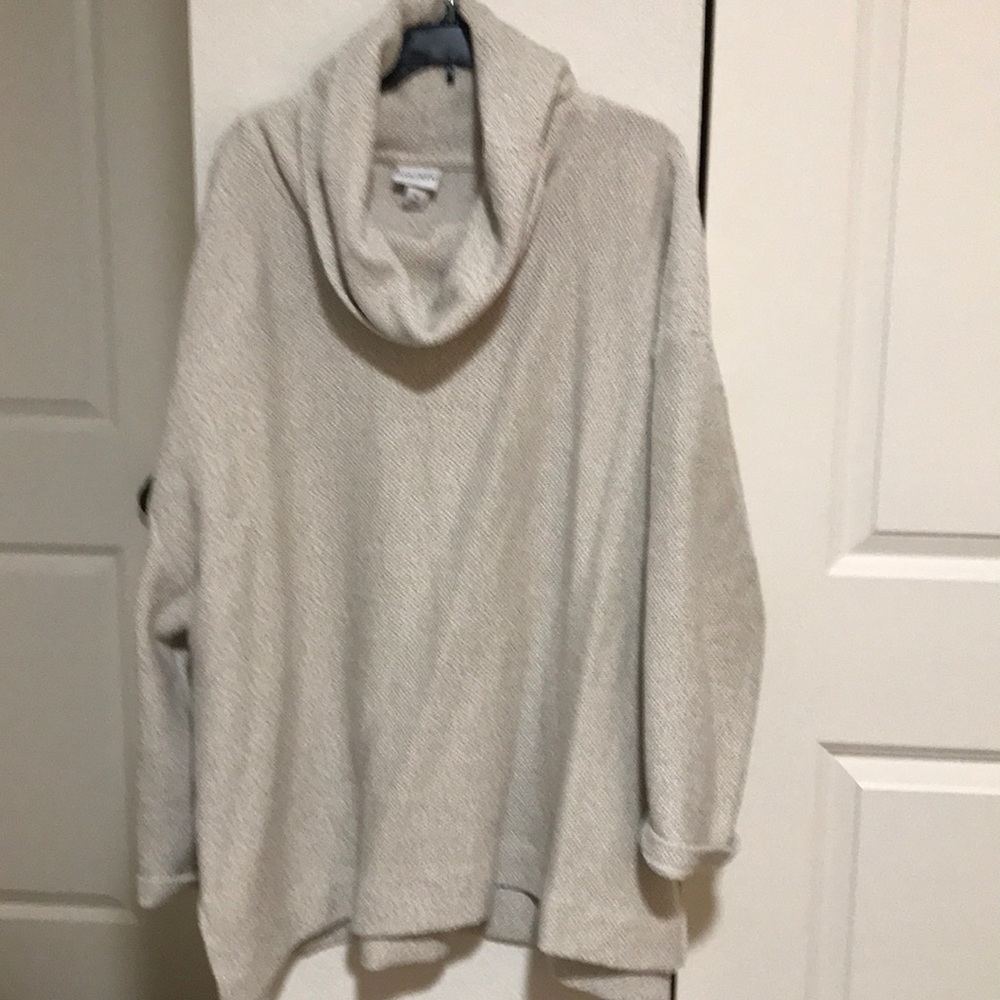 Scoop neck top